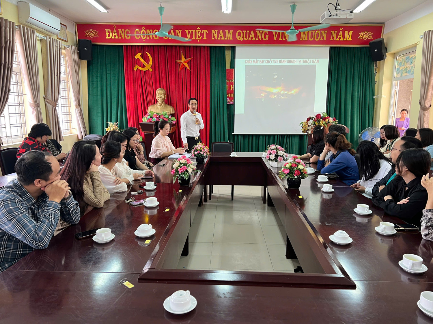 SỰ PHỐI HỢP GIỮA TRƯỜNG TIỂU HỌC ĐOÀN KẾT VÀ PHỤ HUYNH HỌC SINH TRONG CÔNG TÁC ĐẢM BẢO AN TOÀN, PHÒNG CHỐNG TAI NẠN THƯƠNG TÍCH CHO TRẺ EM