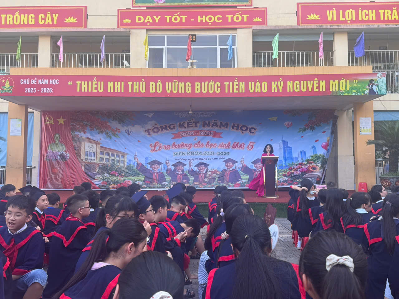 Le Ra Truong Cho Hs Lop5 18