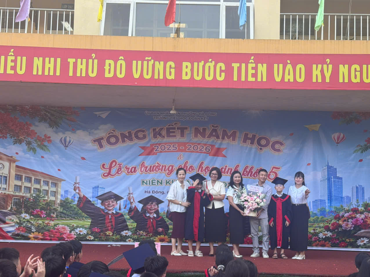 Le Ra Truong Cho Hs Lop5 23