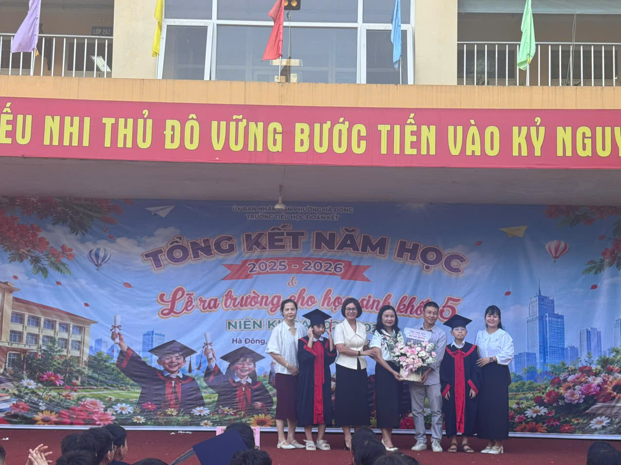 Le Ra Truong Cho Hs Lop5 24